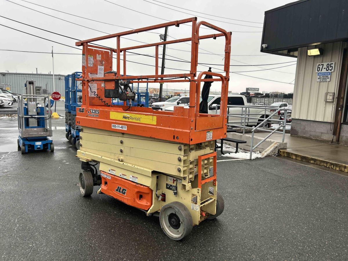 2016 JLG 2632ES