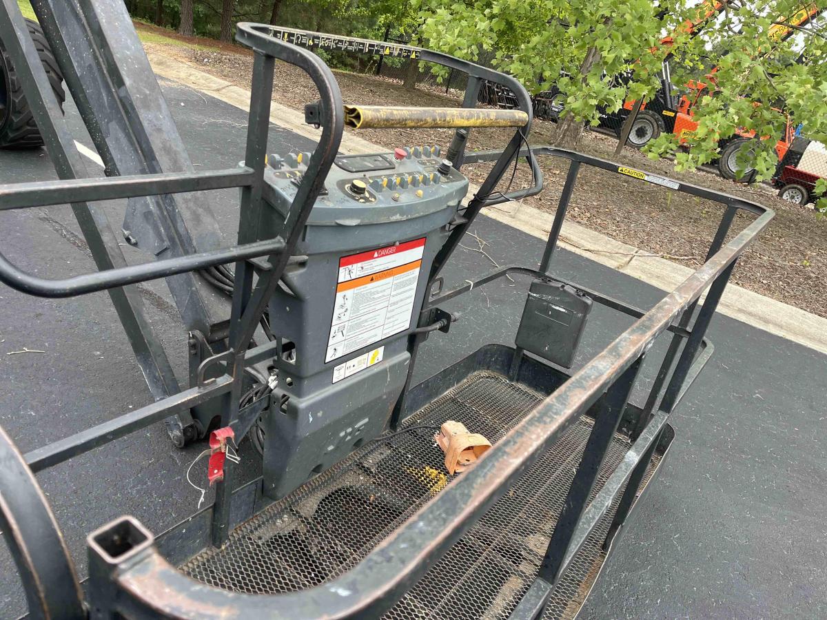 2015 JLG 600AJ