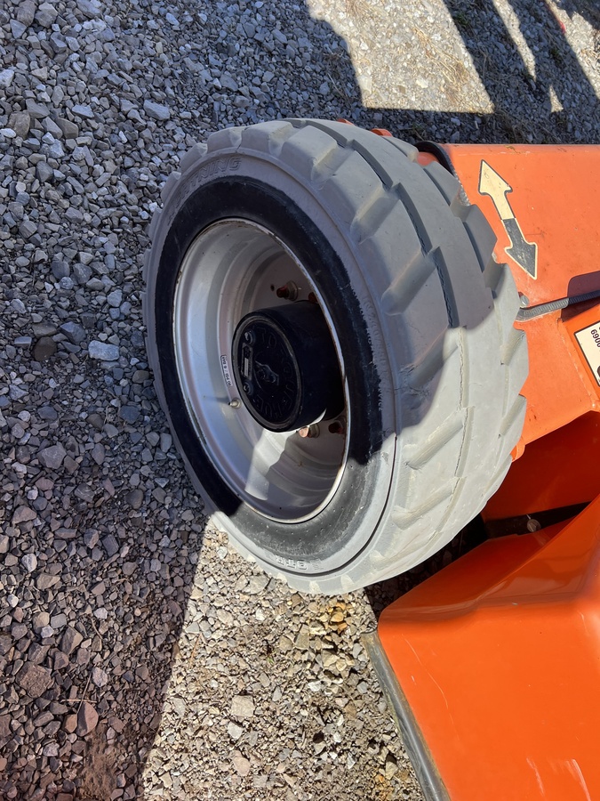 2013 JLG E450AJ-5