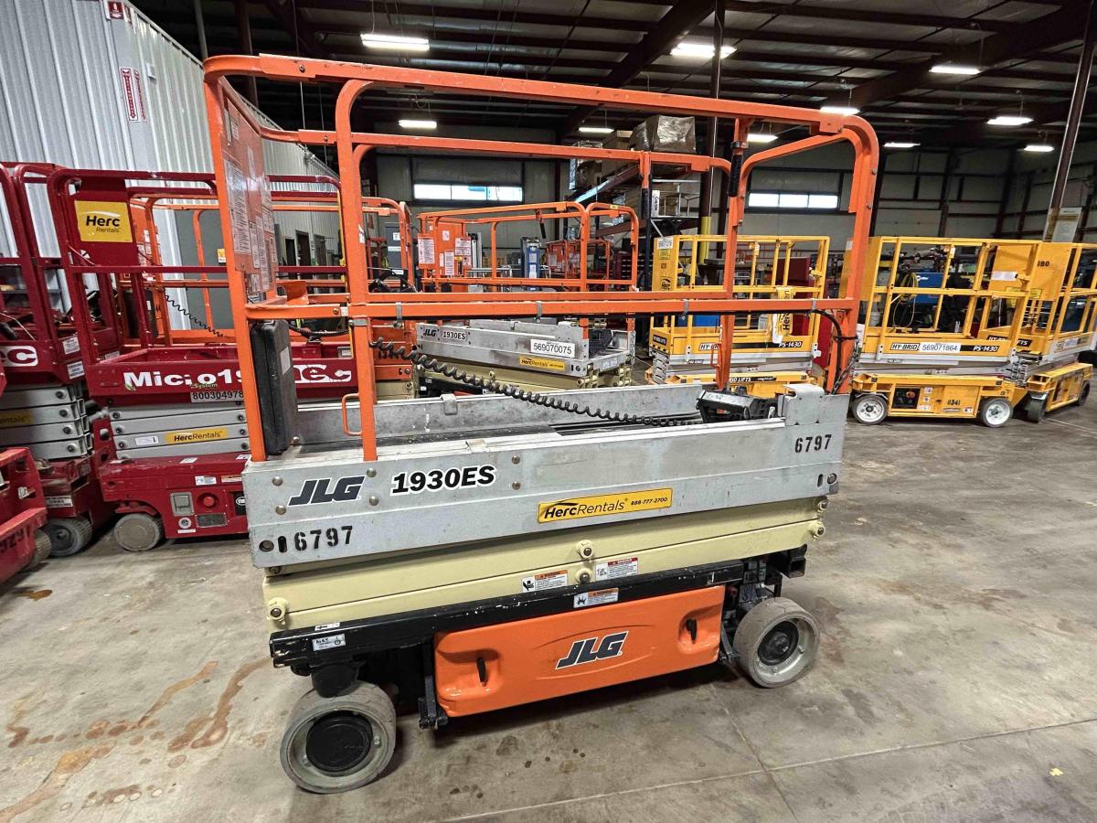 2013 JLG 1930ES