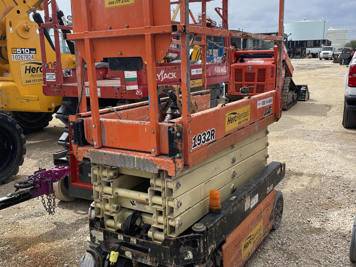 2017 JLG 1932R-4