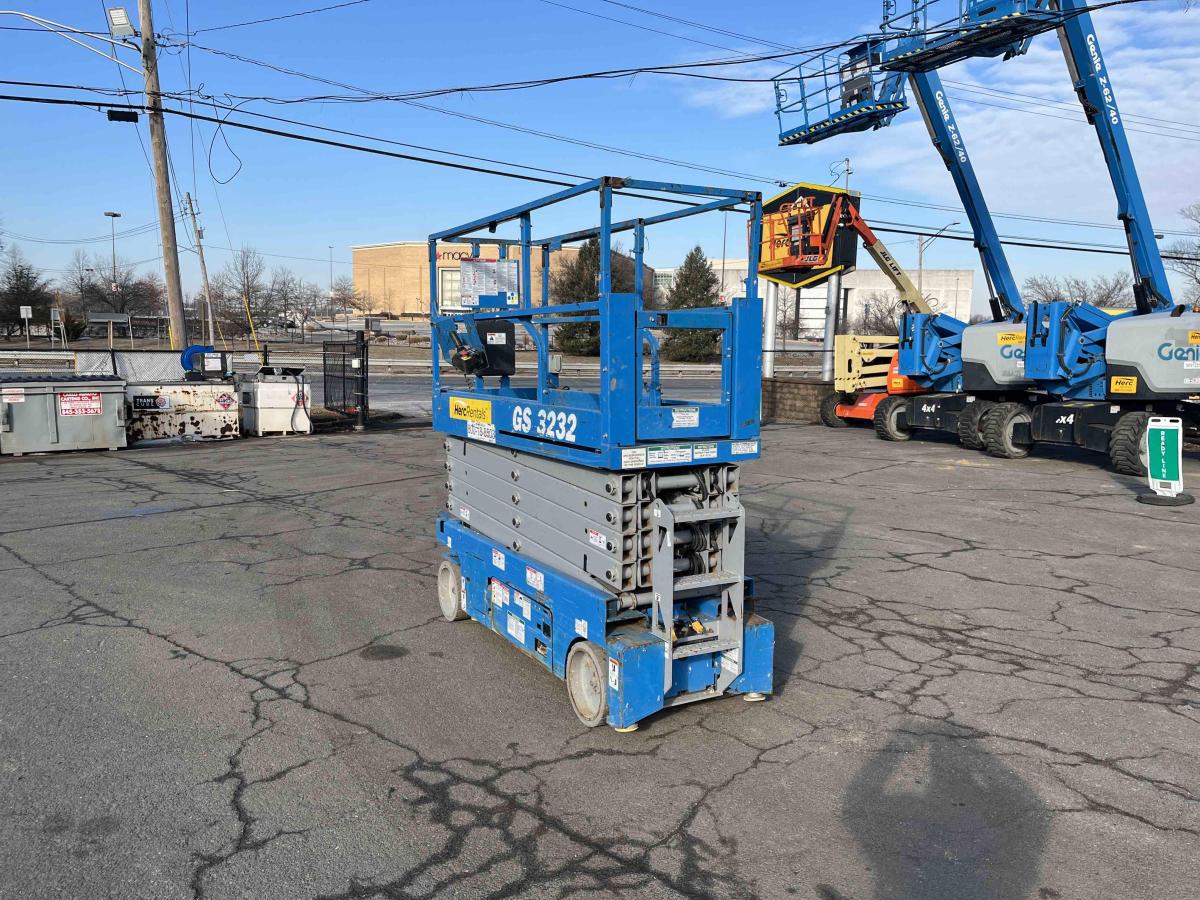 2017 Genie GS-3232