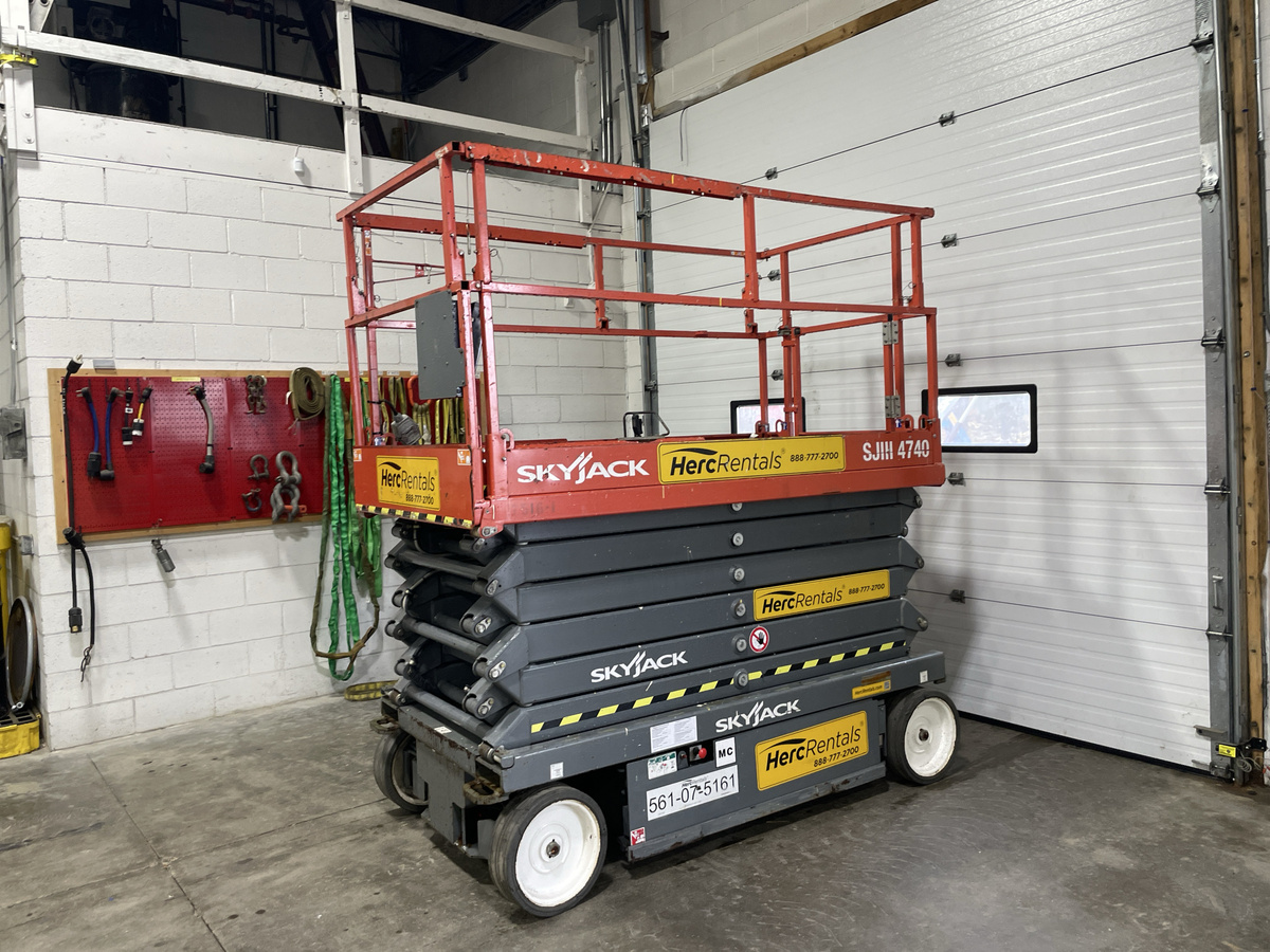 2017 Skyjack SJ4740