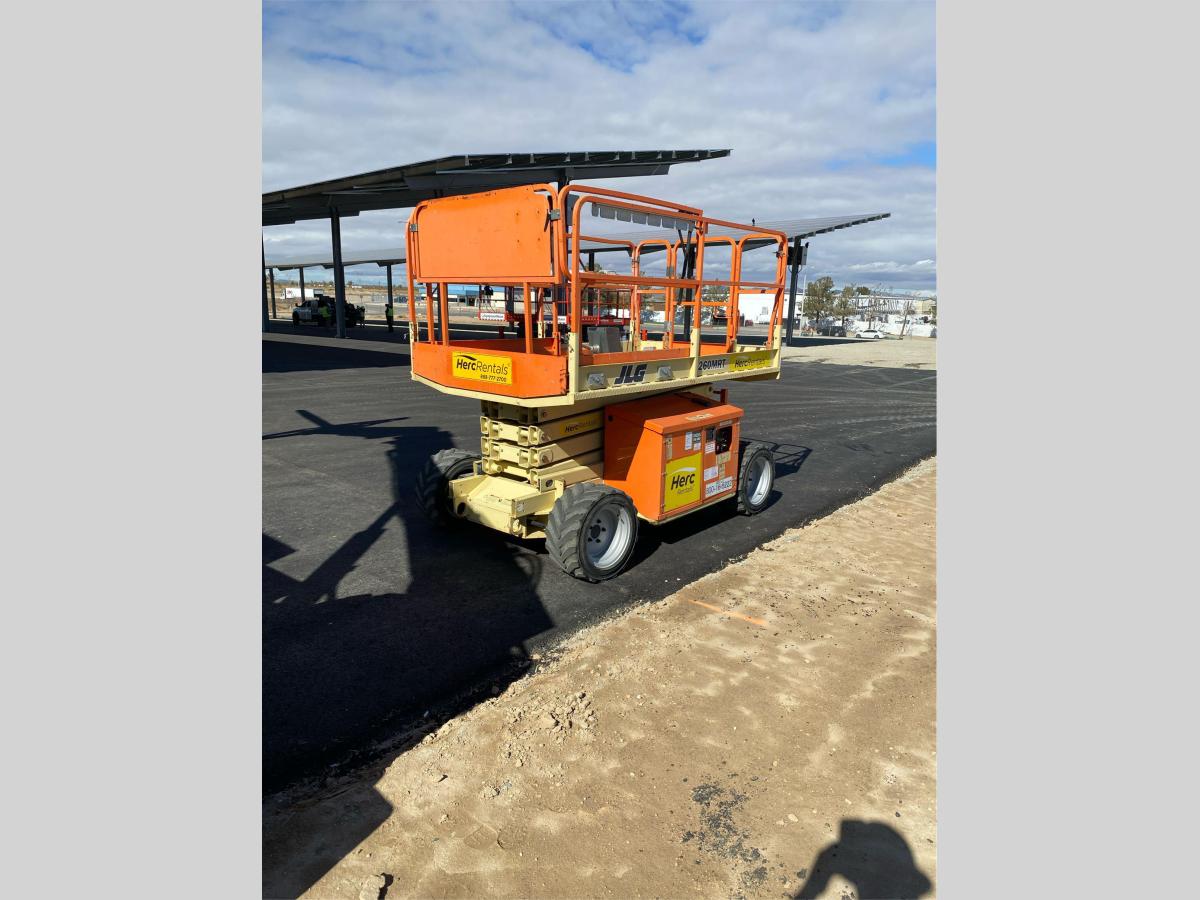 2017 JLG 260MRT-4