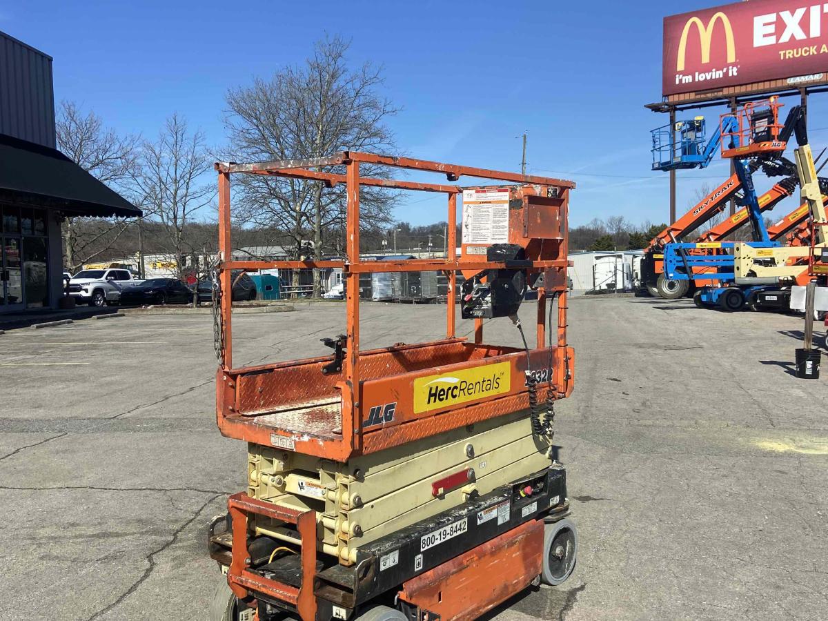2018 JLG 1932R