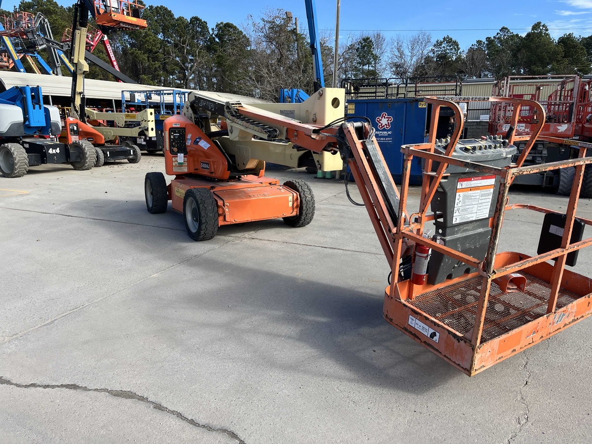 2016 JLG E450AJ