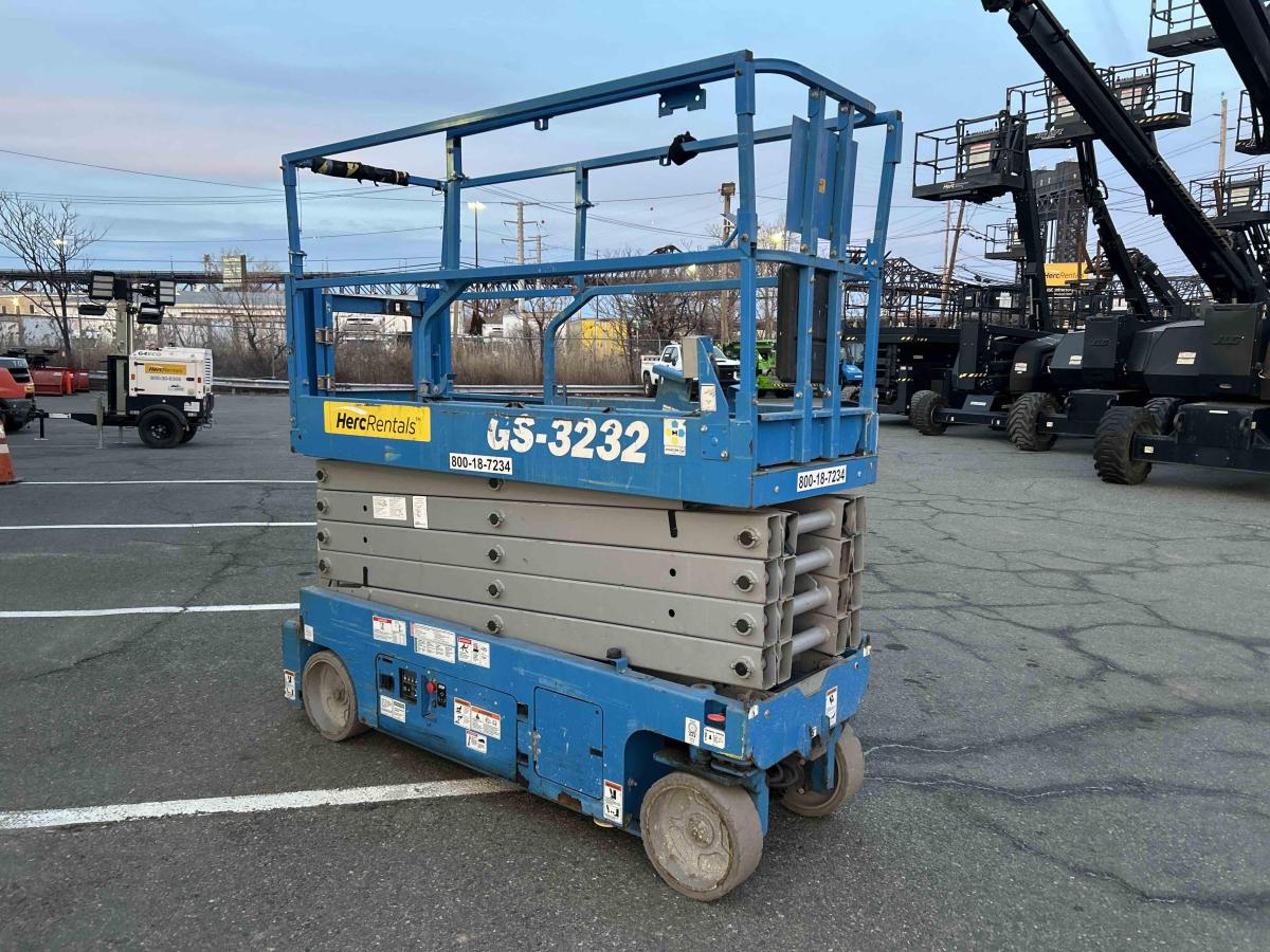 2017 Genie GS-3232