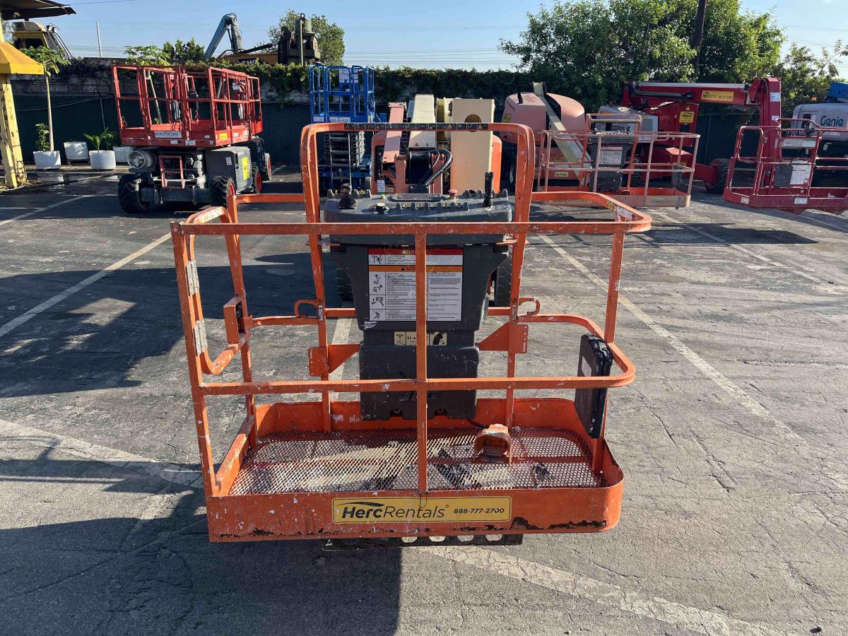 2015 JLG E450AJ