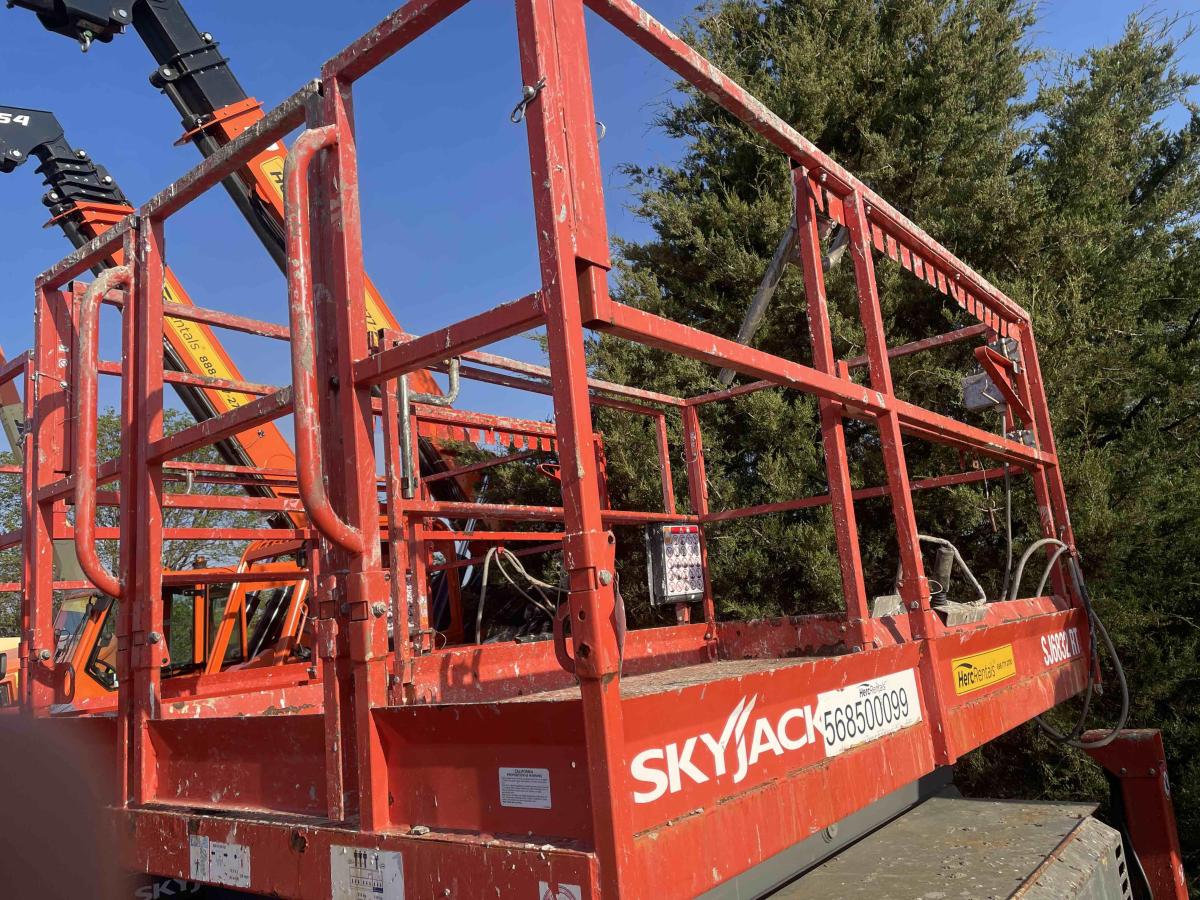 2018 Skyjack SJ-6832RT