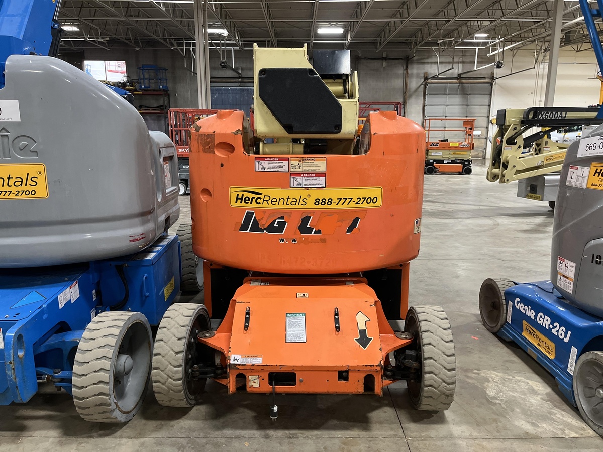 2016 JLG E400AN-3