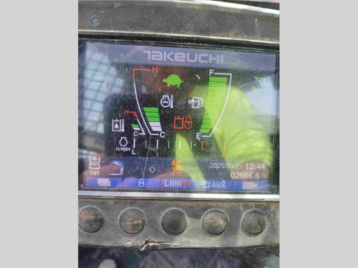2021 Takeuchi TL10V2-9
