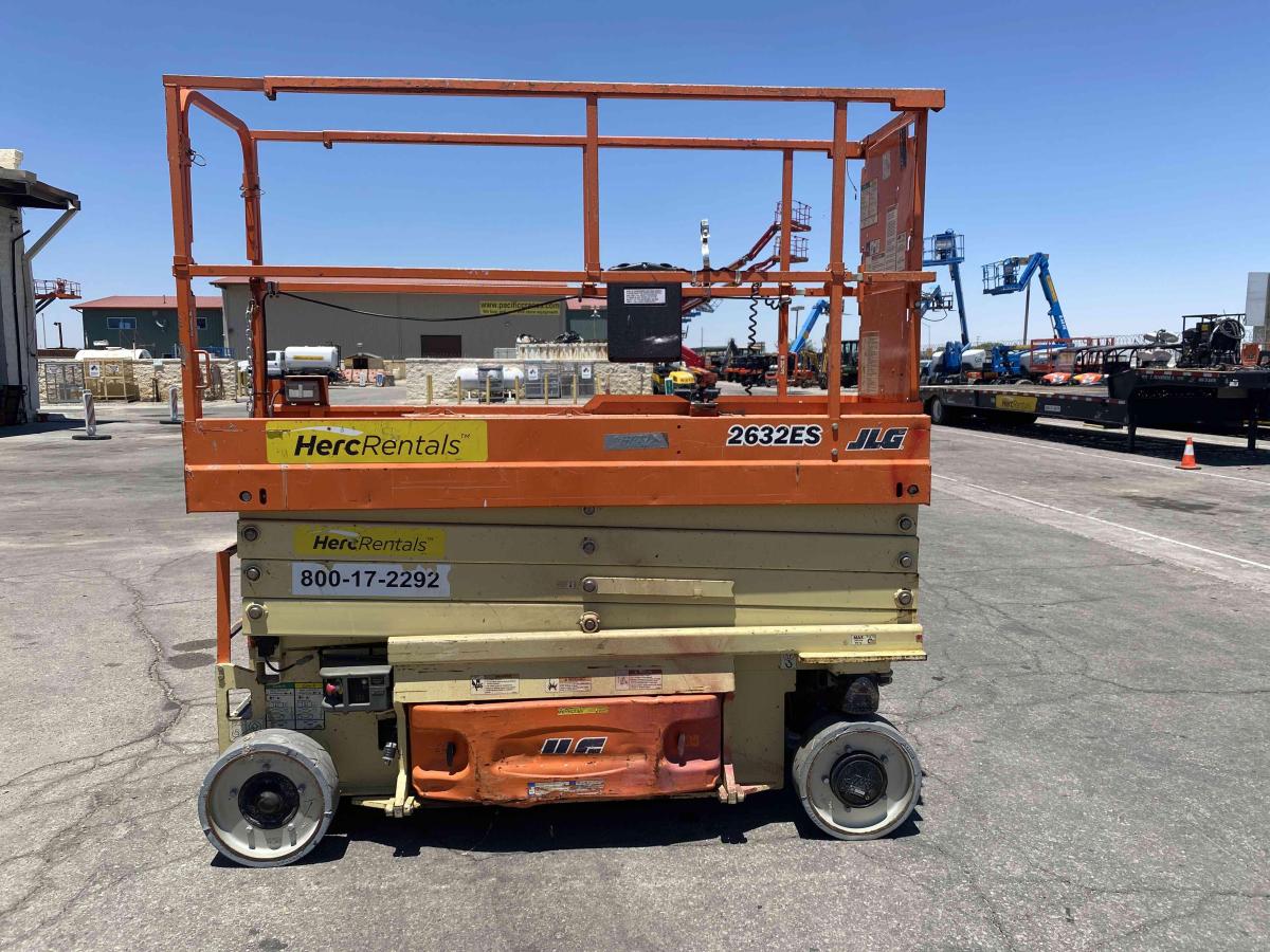 2017 JLG 2632ES