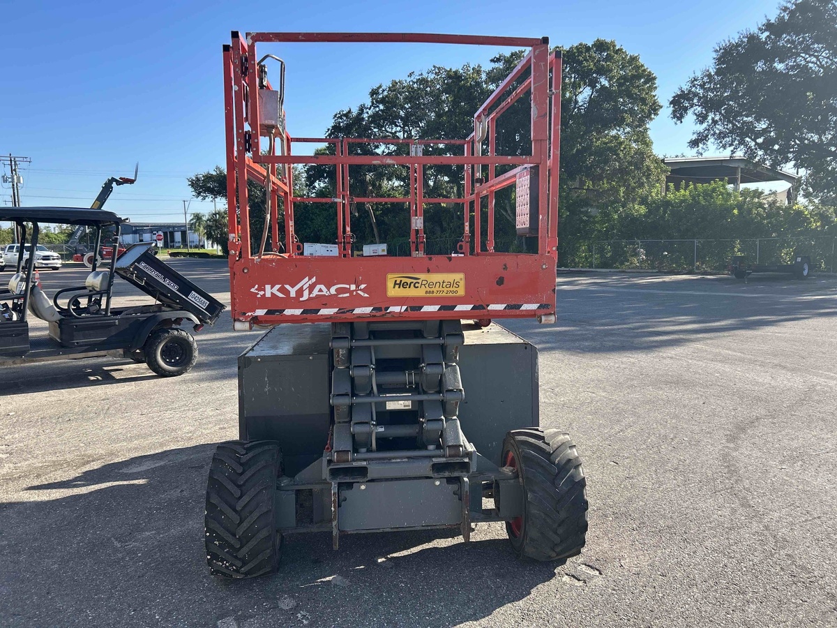 2018 Skyjack SJ-6832RT-4