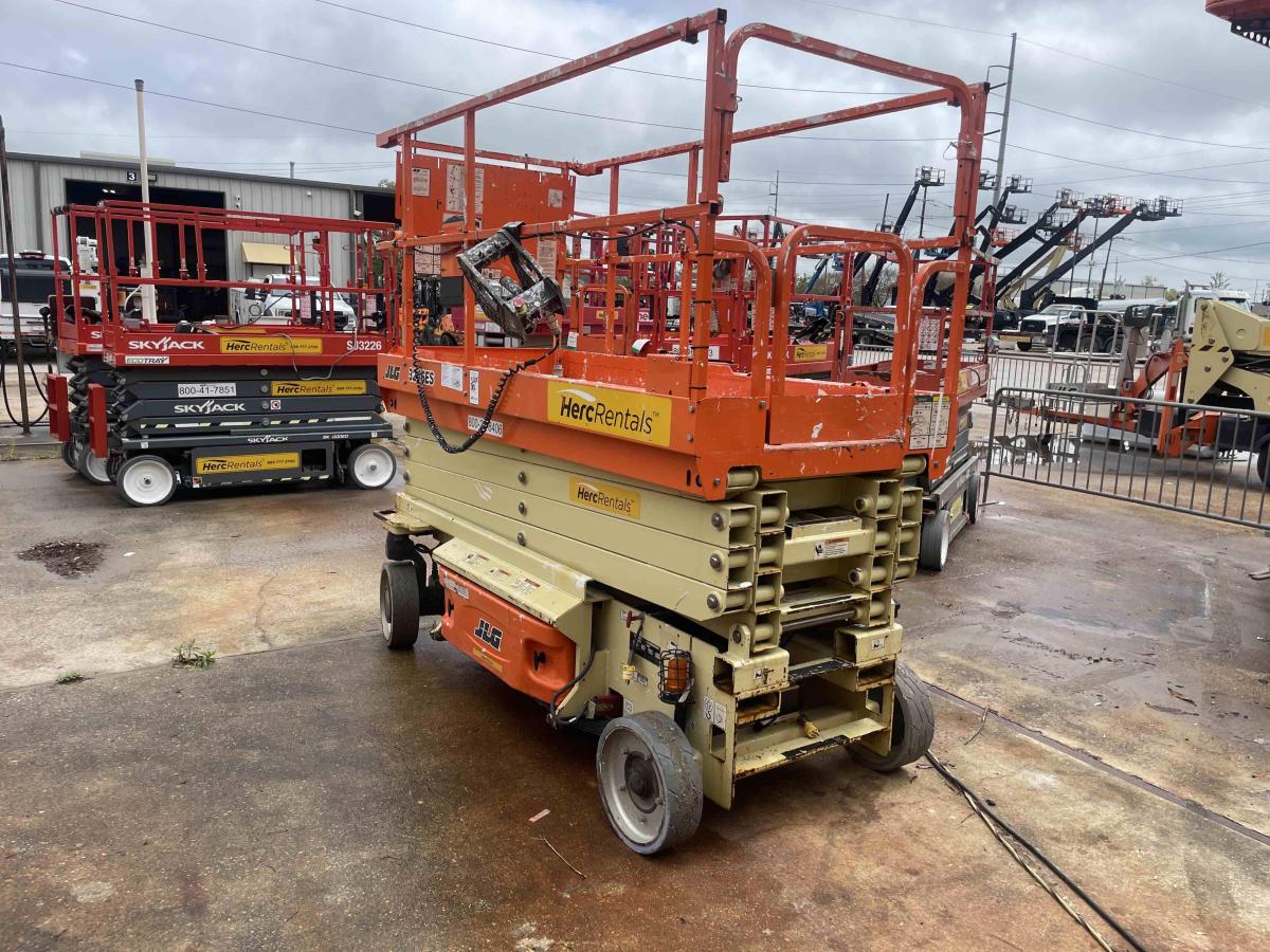 2018 JLG 3246ES