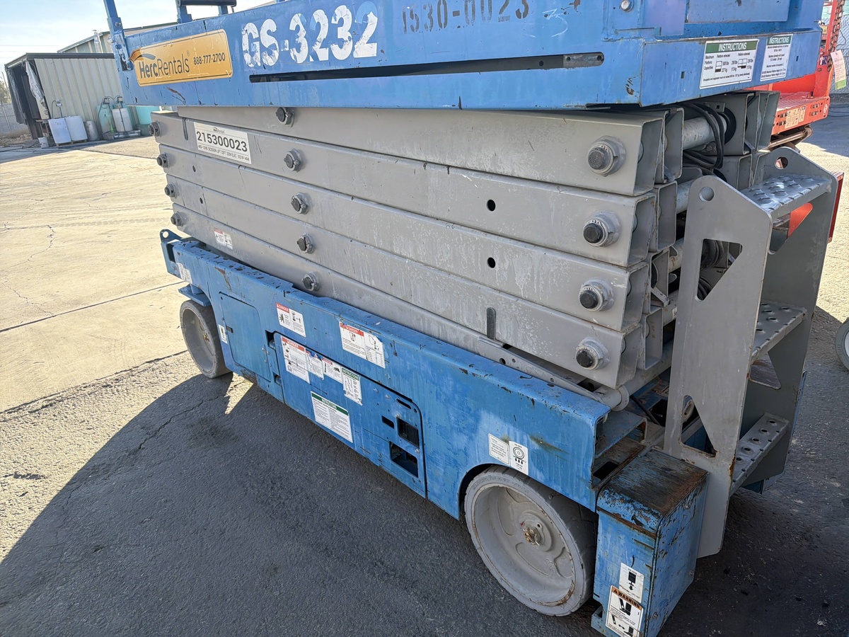 2016 Genie GS-3232
