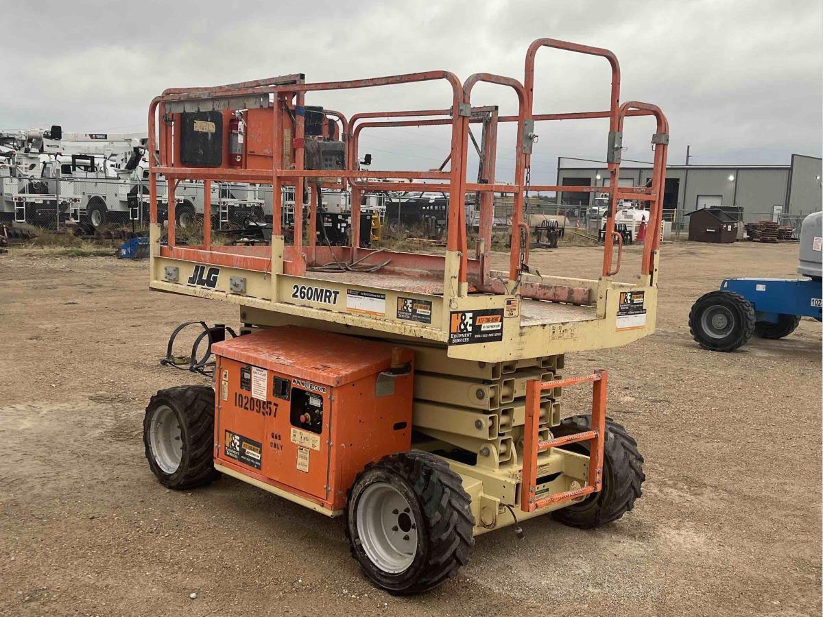 2017 JLG 260MRT-8