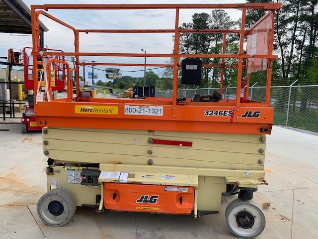 2018 JLG 3246ES