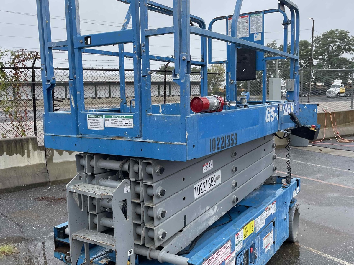 2017 Genie GS-3246-4
