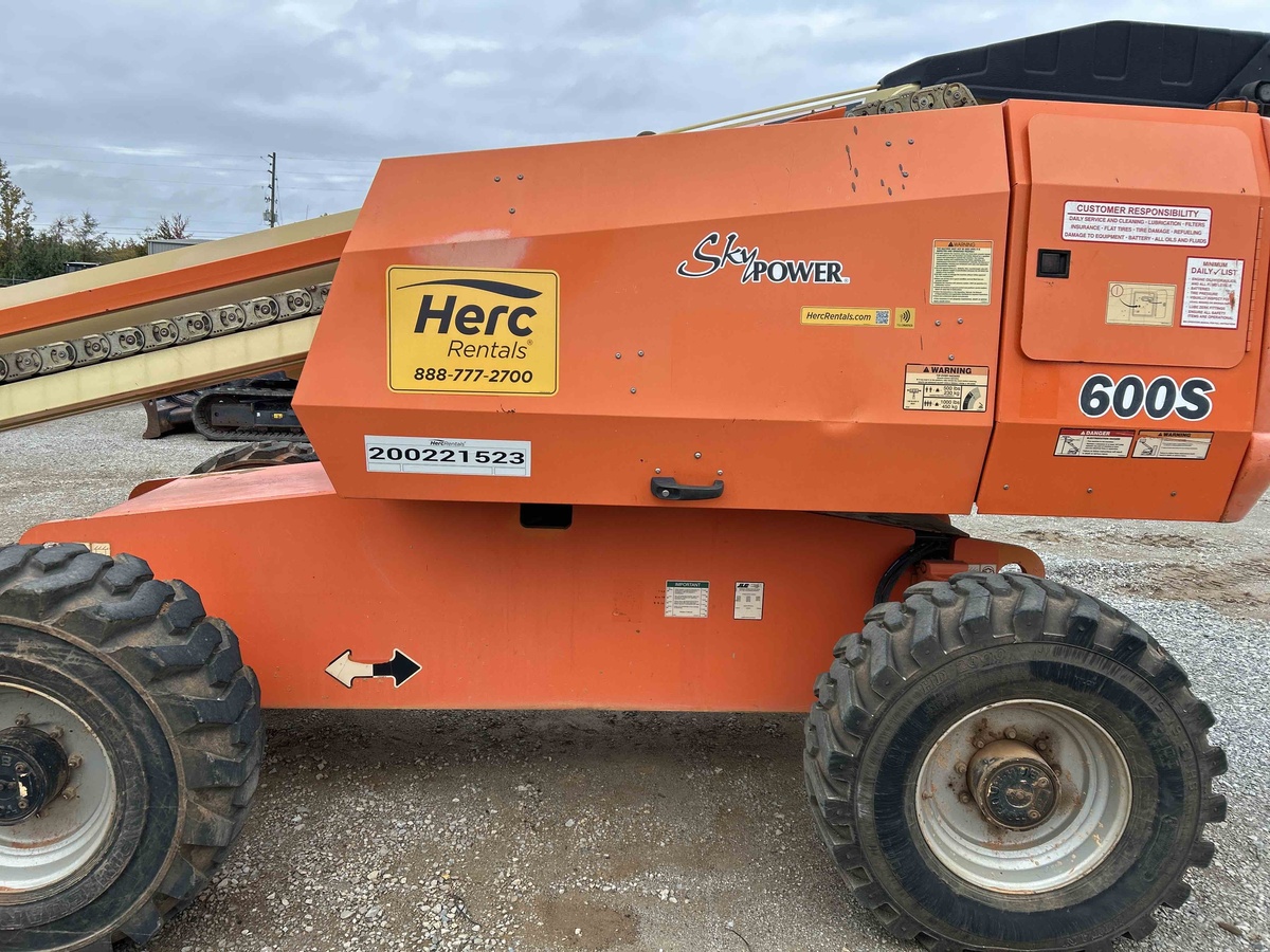 2017 JLG 600S-4