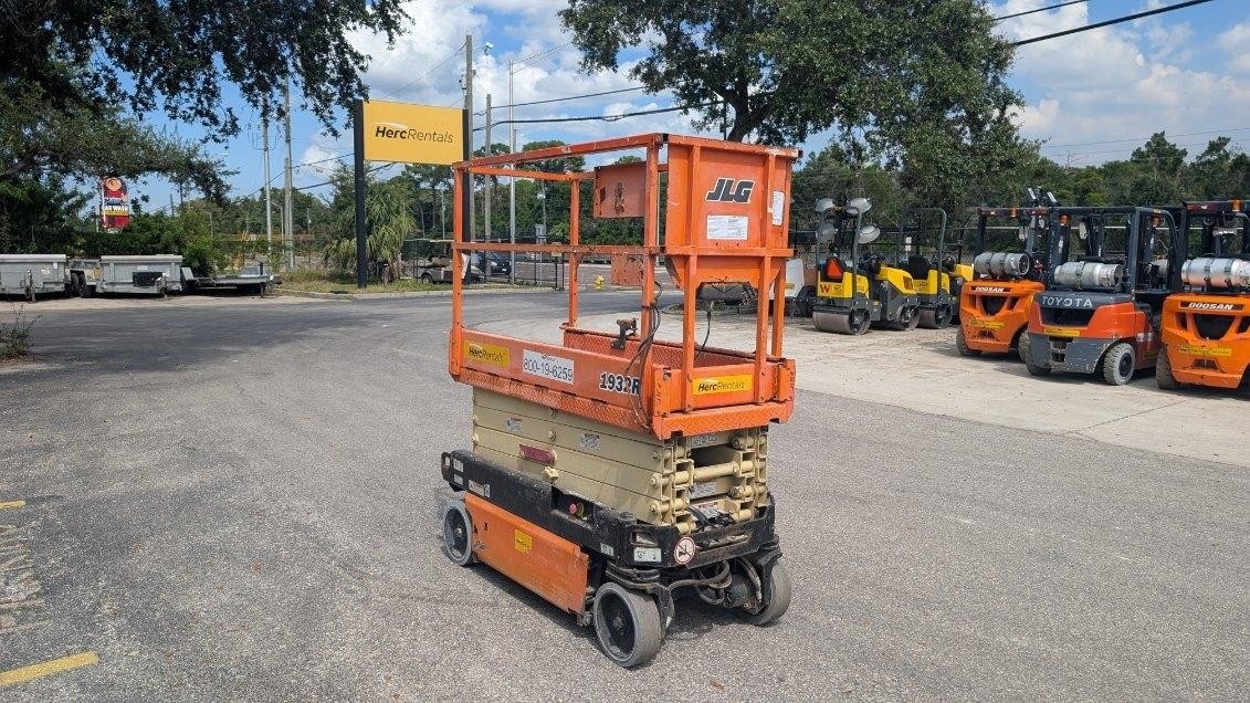 2018 JLG 1932R-2