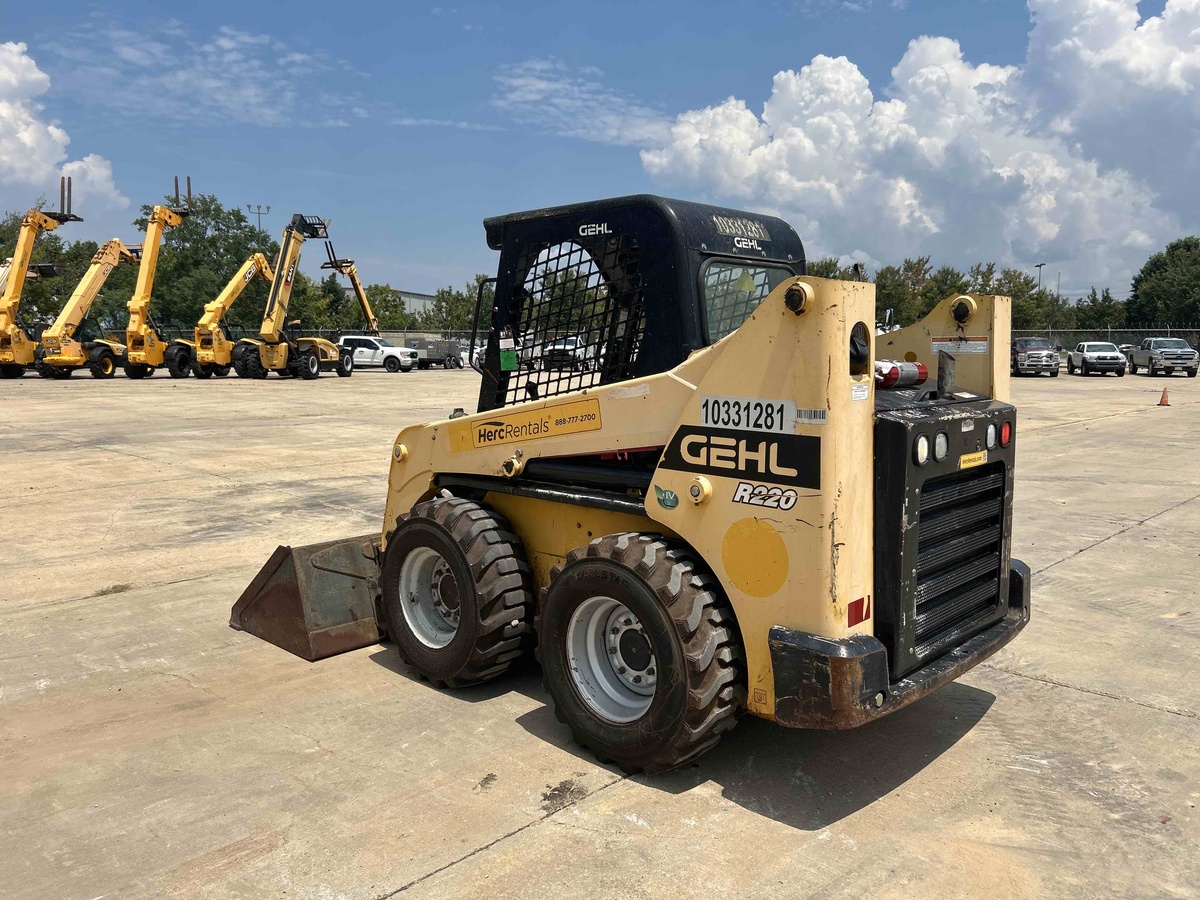 2021 Gehl R220-7