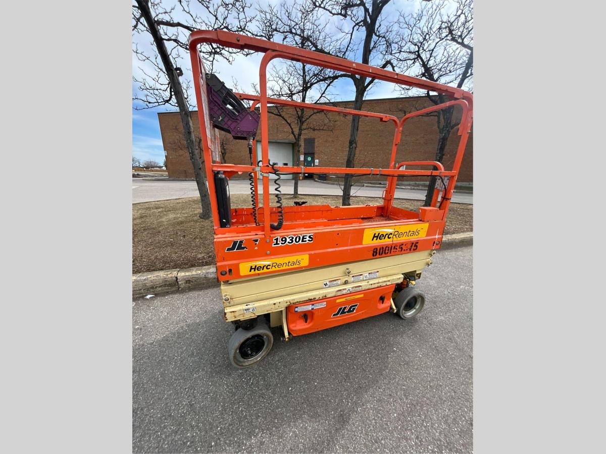 2017 JLG 1930ES