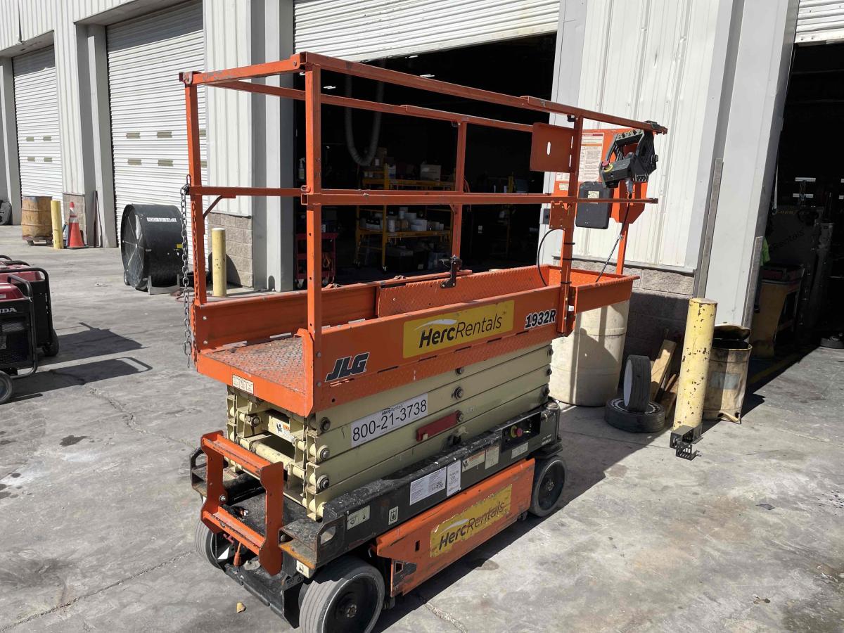 2018 JLG 1932R