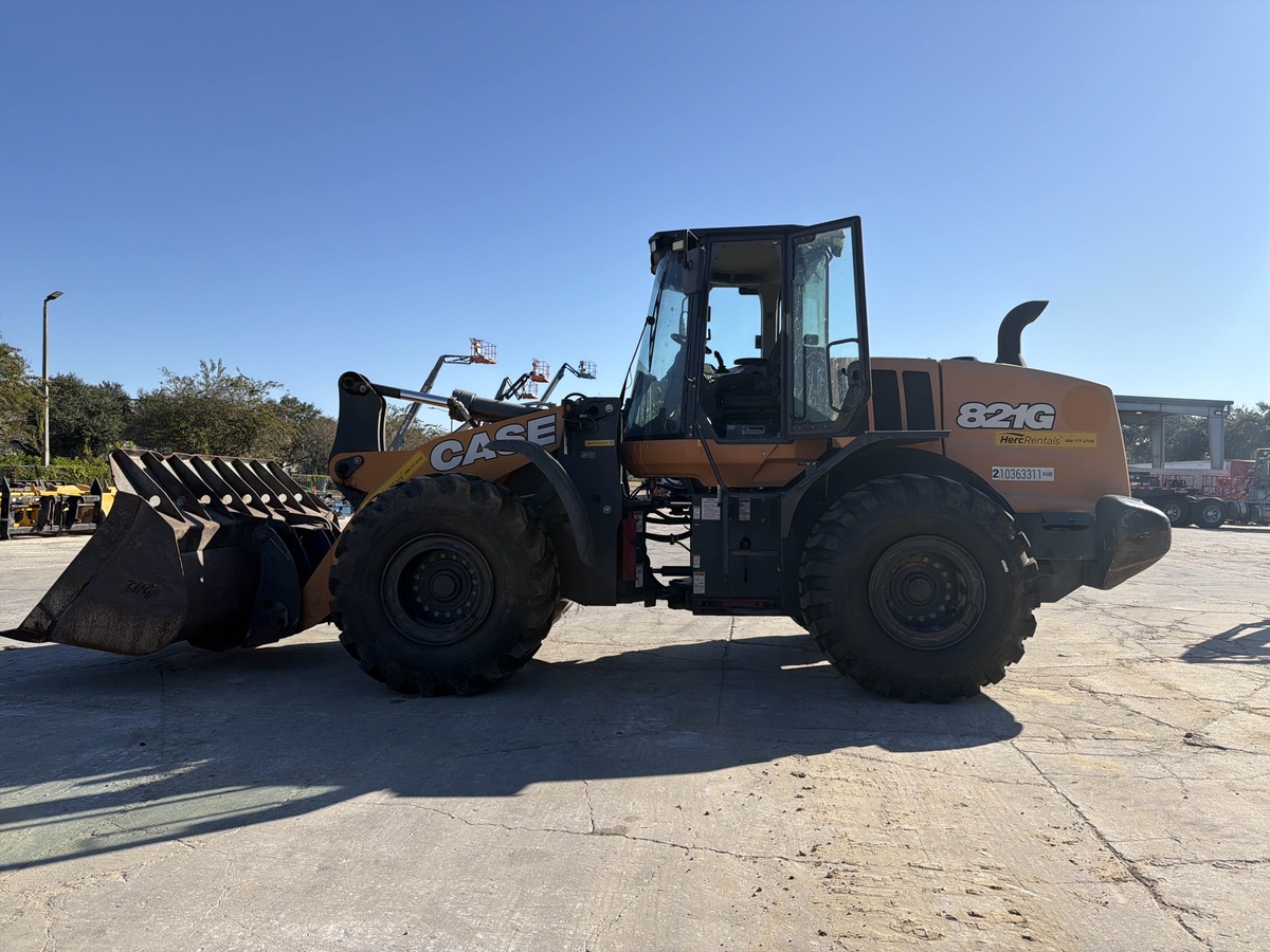 2022 Case 821G-6