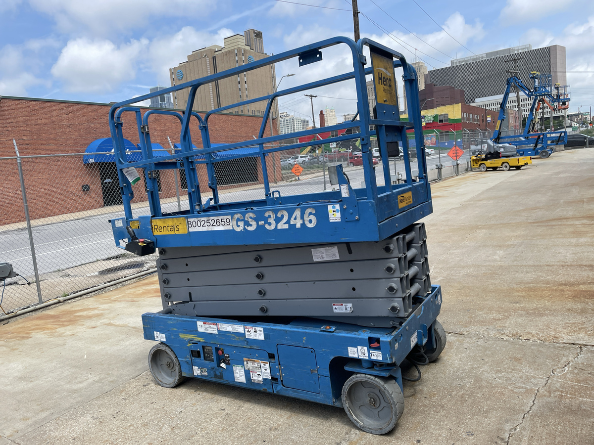 2019 Genie GS-3246 32 ft Electric Scissor Lift - 454 Hours thumbnail 2