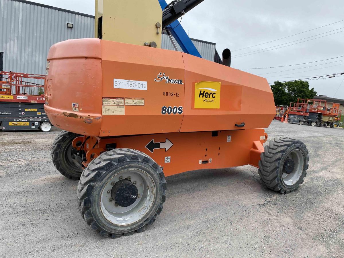 2017 JLG 800S