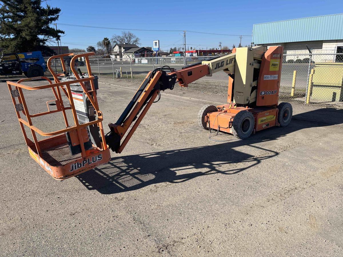 2017 JLG E300AJP