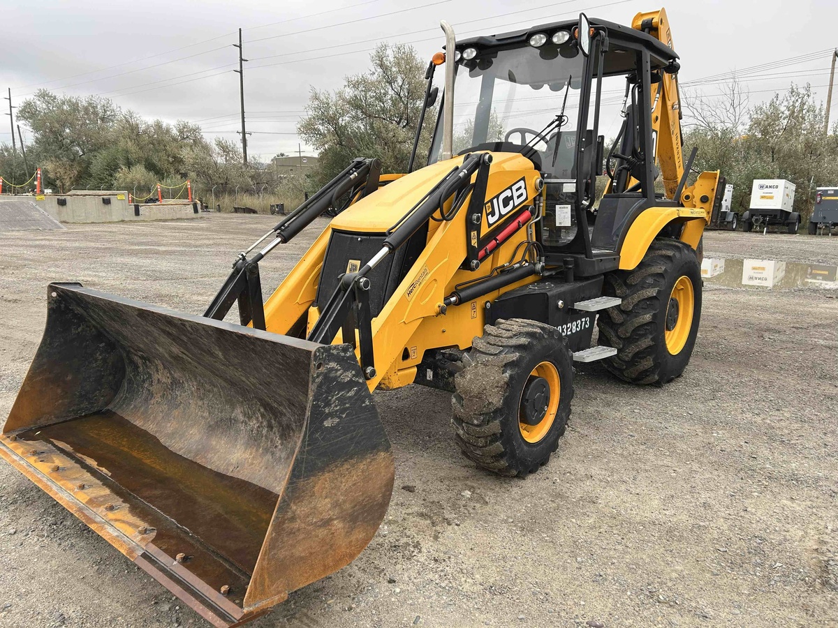 2022 JCB 3CX-4