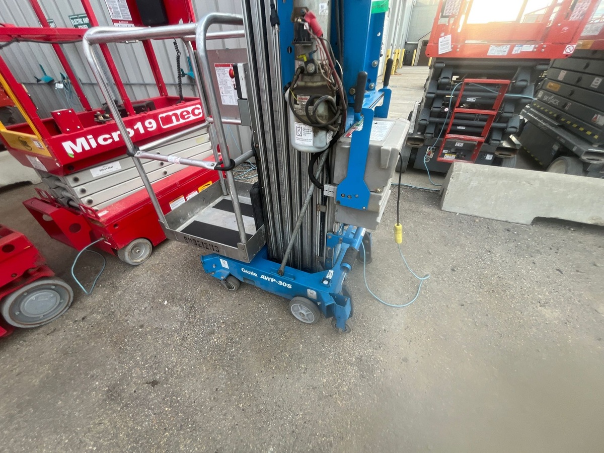 2018 Genie AWP-30S