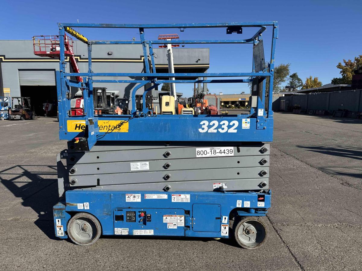 2017 Genie GS-3232