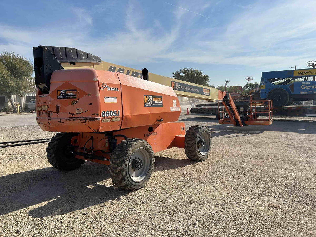 2017 JLG 660SJ-2