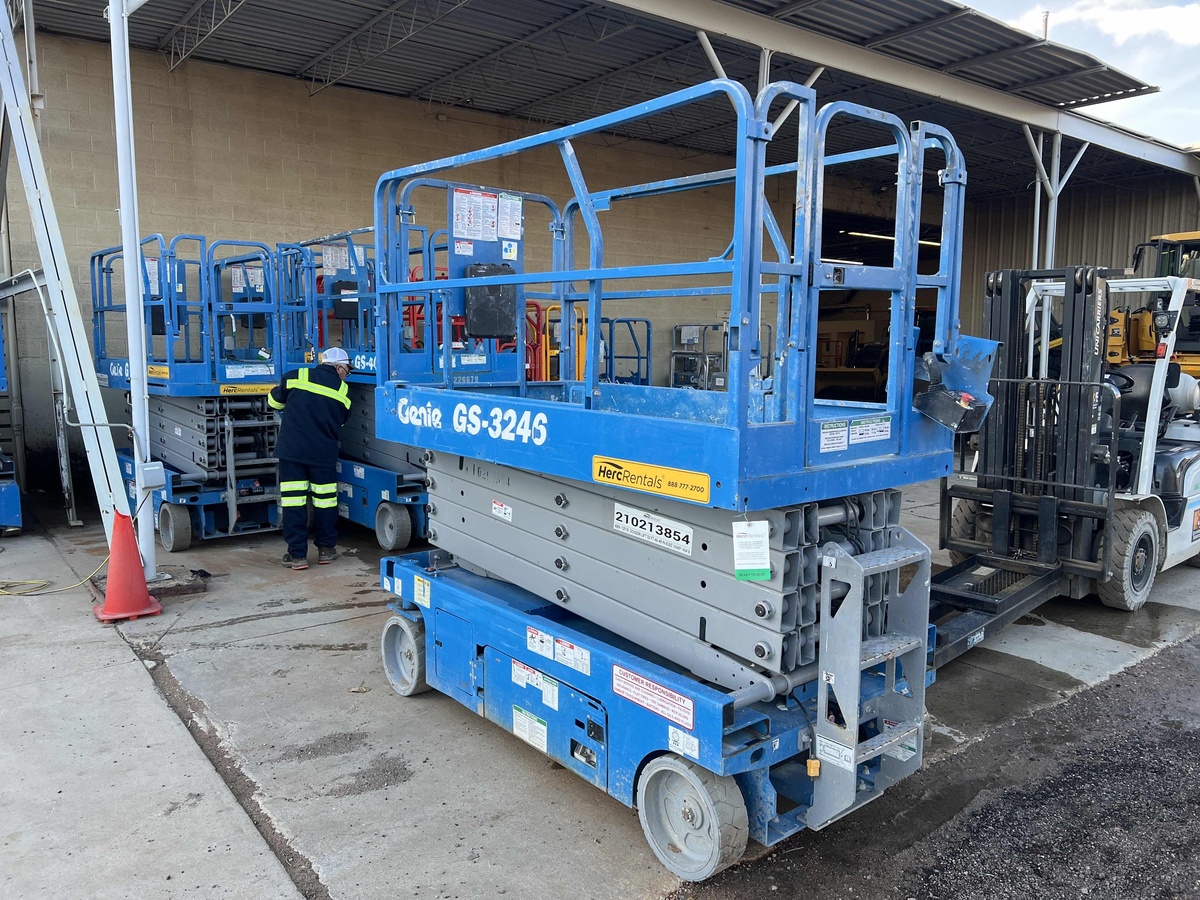 2017 Genie GS-3246-5