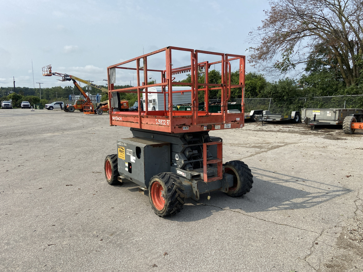 2016 Skyjack SJ-6832RT-4
