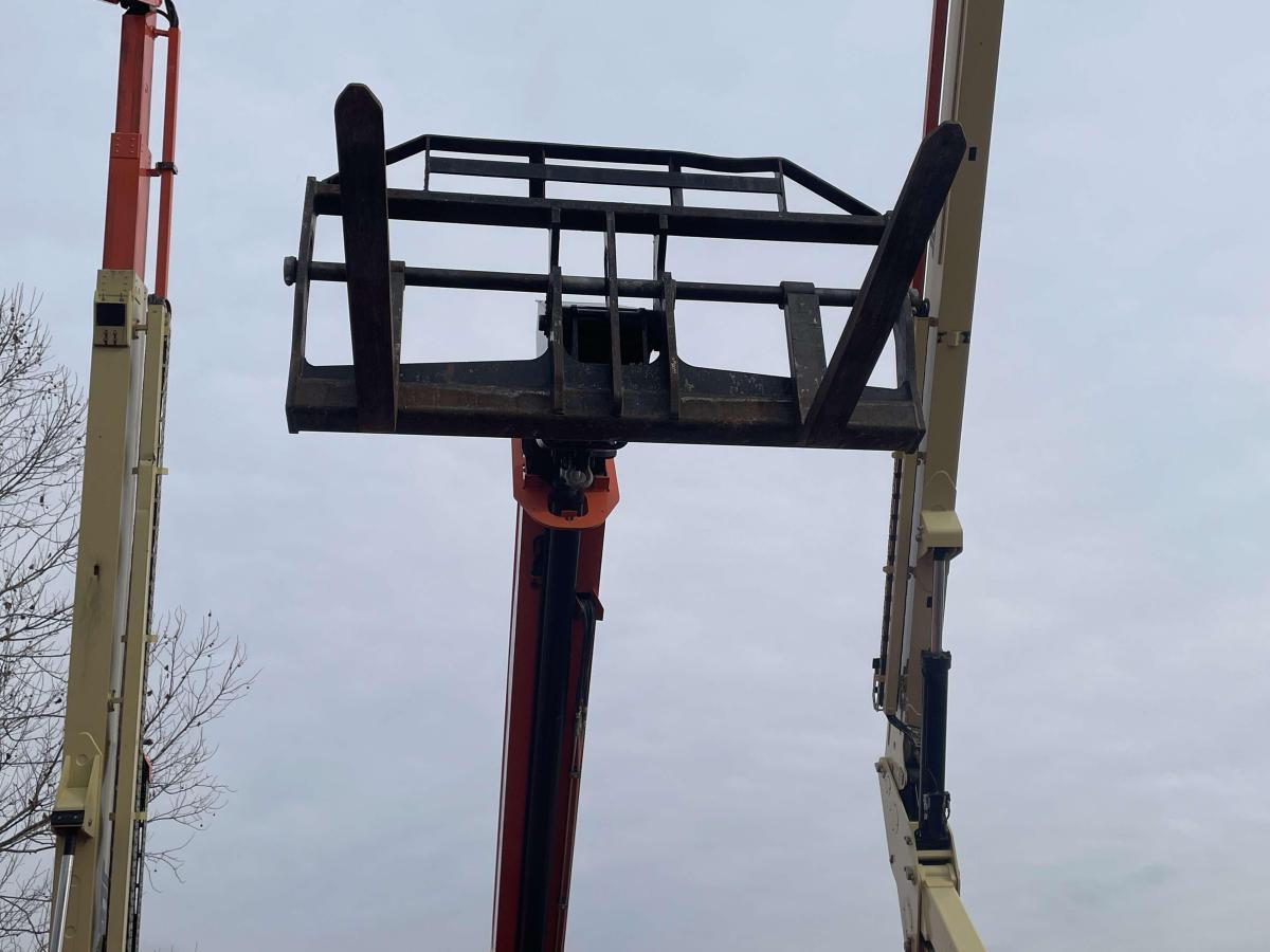 2018 SkyTrak 8042