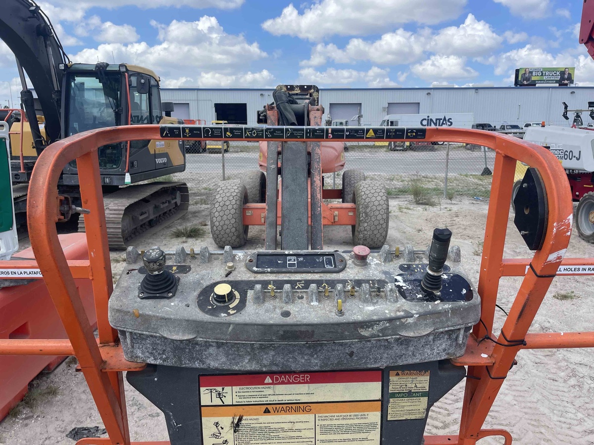 2019 JLG M600JP-8