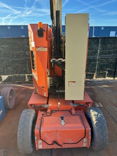 2017 JLG E300AJP-2
