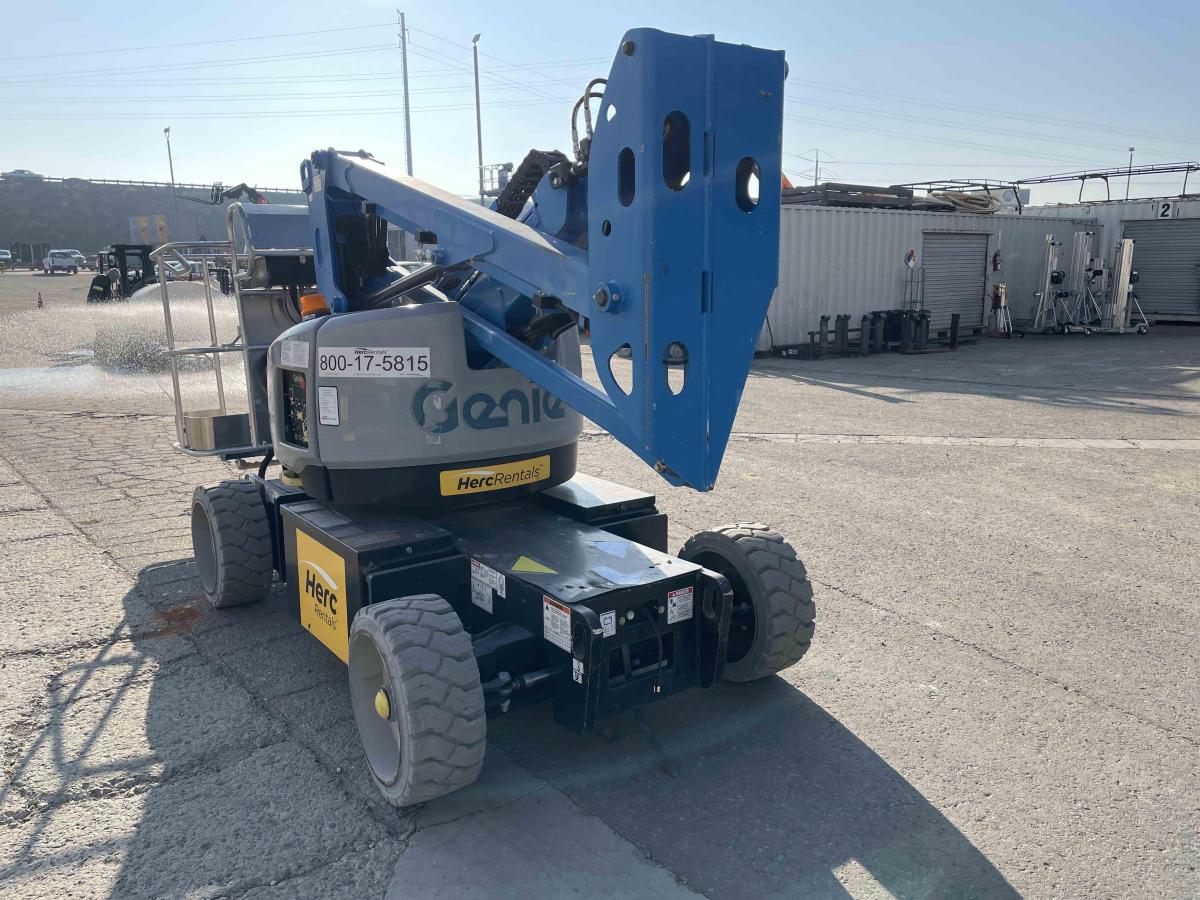 2017 Genie Z-33/18