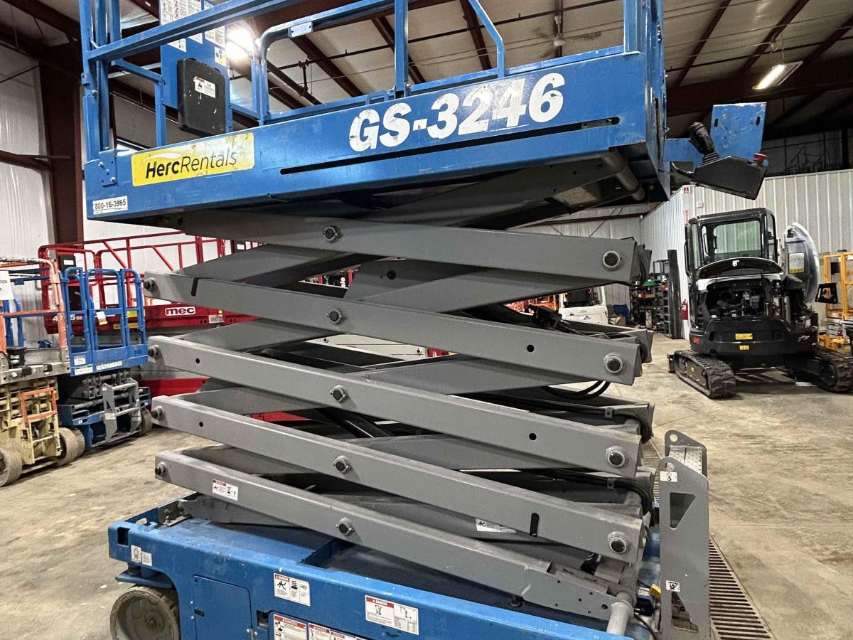 2017 Genie GS-3246