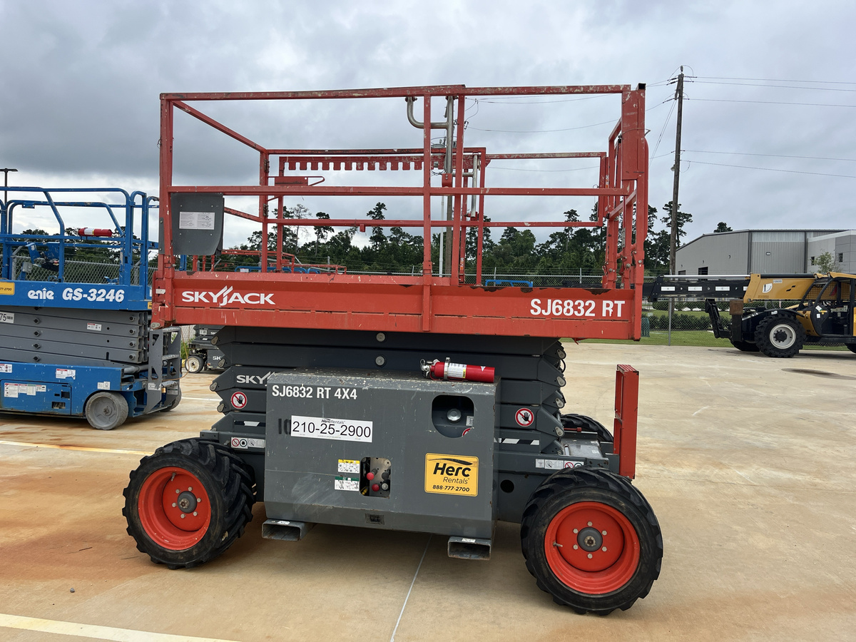 2018 Skyjack SJ-6832RT-12