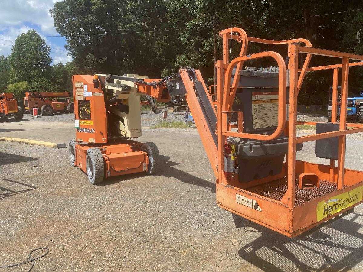 2015 JLG E300AJP