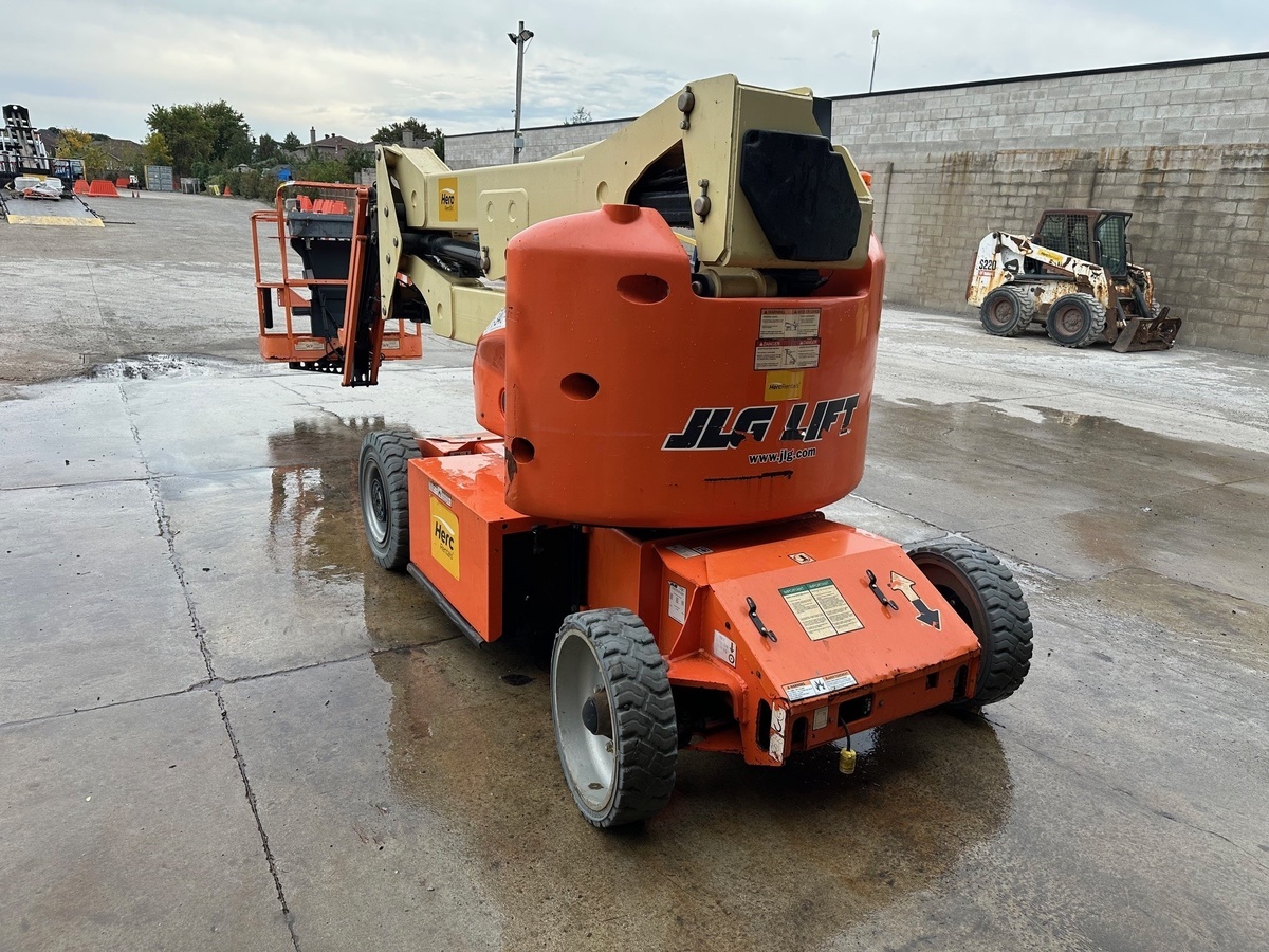 2015 JLG E400AJP-3