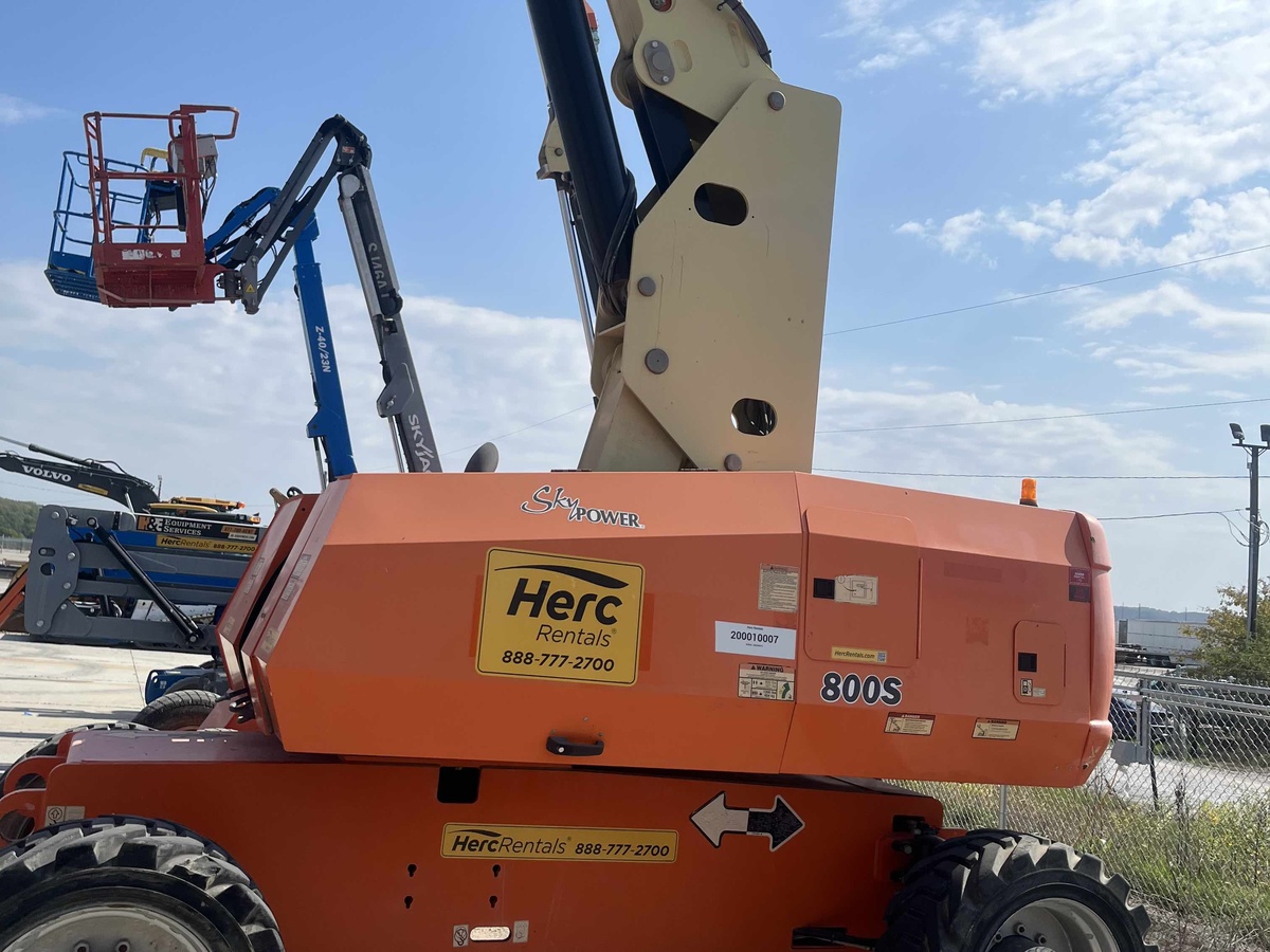 2017 JLG 800S-3