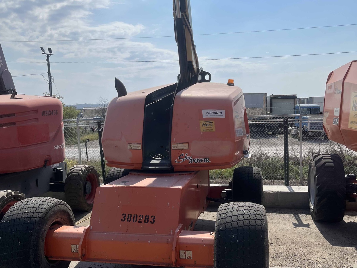 2017 JLG 400S-2