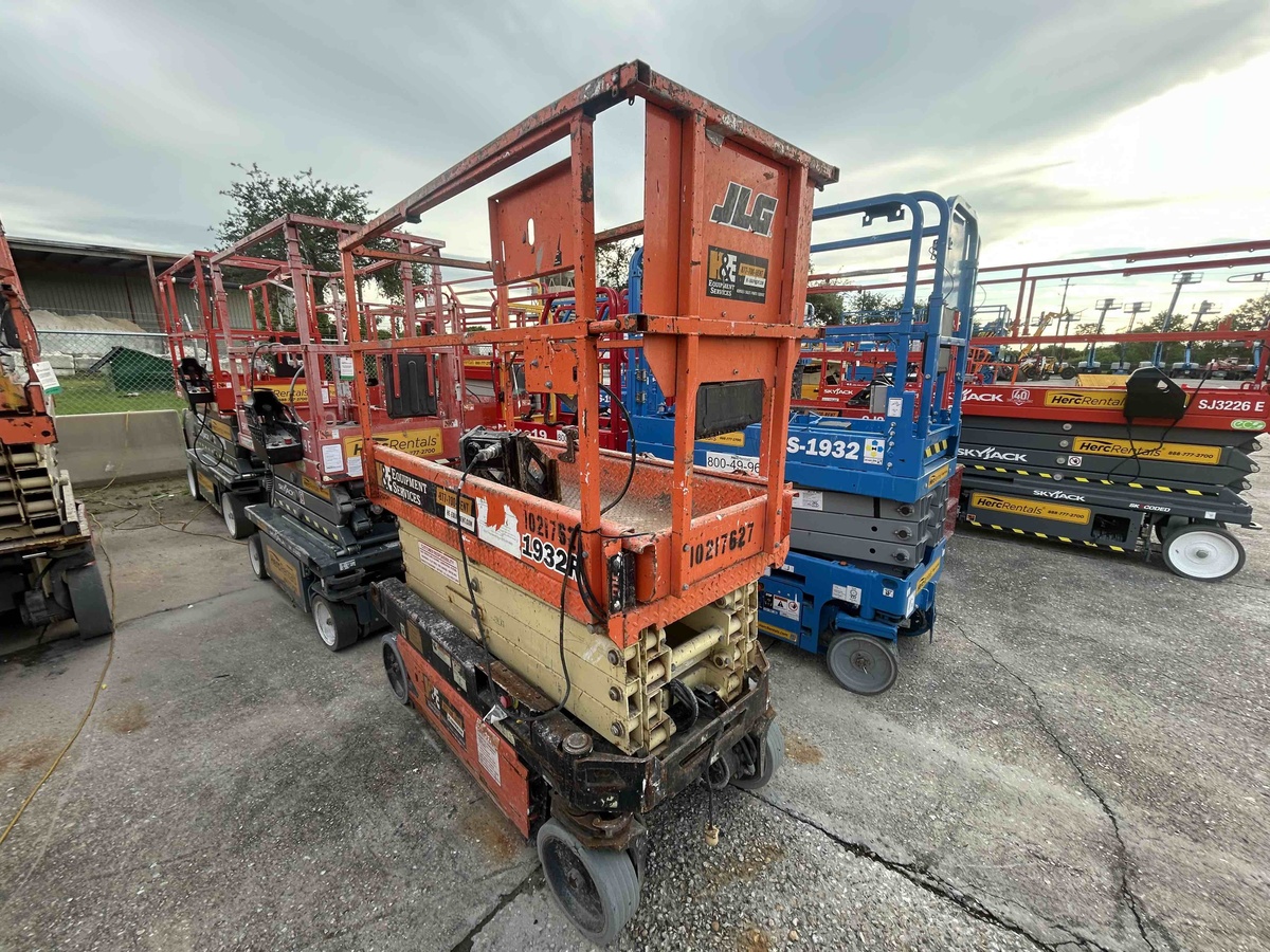 2017 JLG 1932R