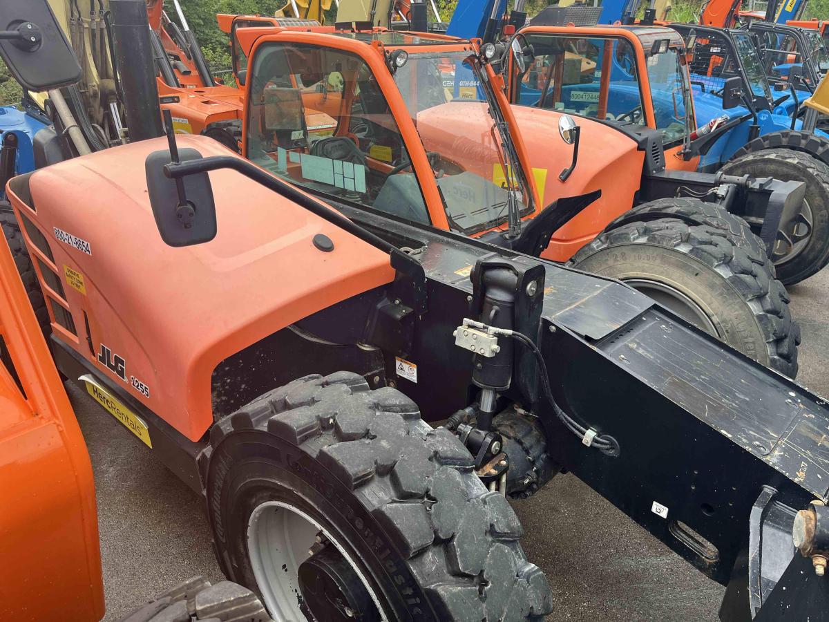 2018 JLG 1255