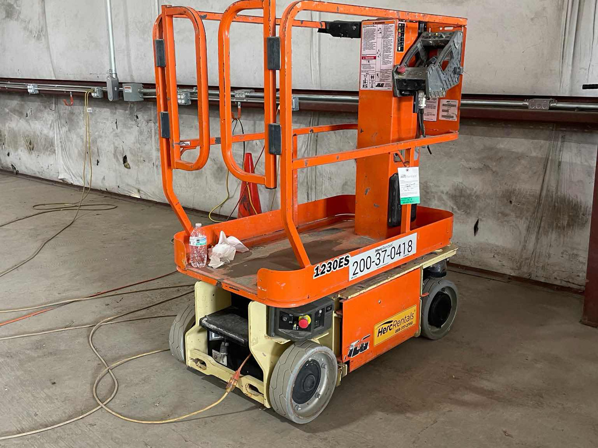 2017 JLG 1230ES